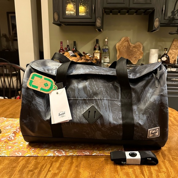 HERSCHEL SUPPLY CO. Heritage Weather Resistant Steel Blue Duffle Bag 37 Liter - Picture 4 of 14